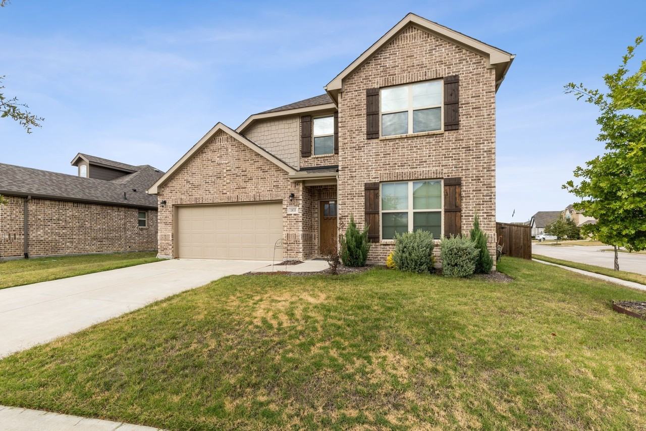 1833 Meadow Trail Ln - Photo 3 of 27