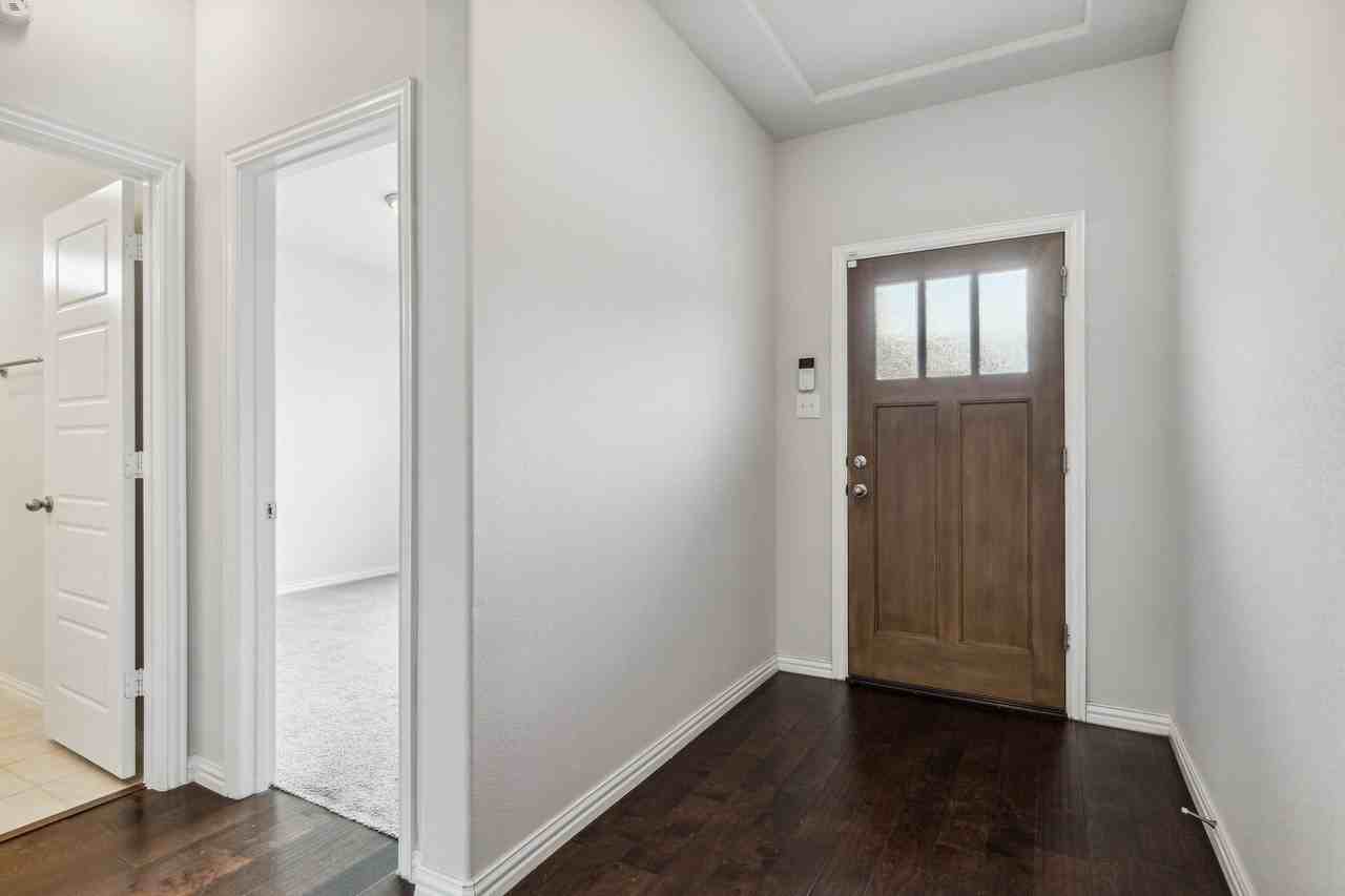 1833 Meadow Trail Ln - Photo 4 of 27