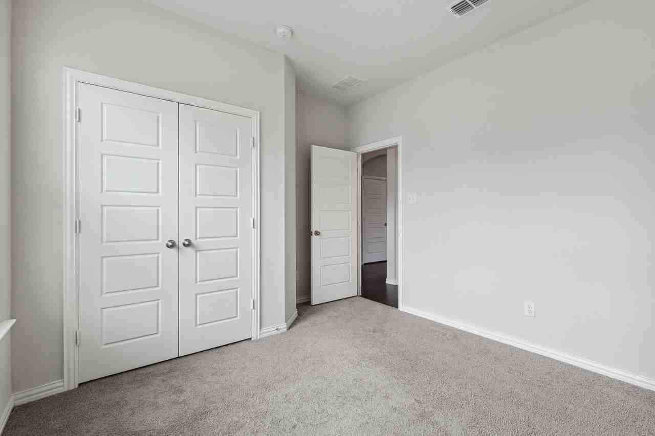1833 Meadow Trail Ln - Photo 6 of 27