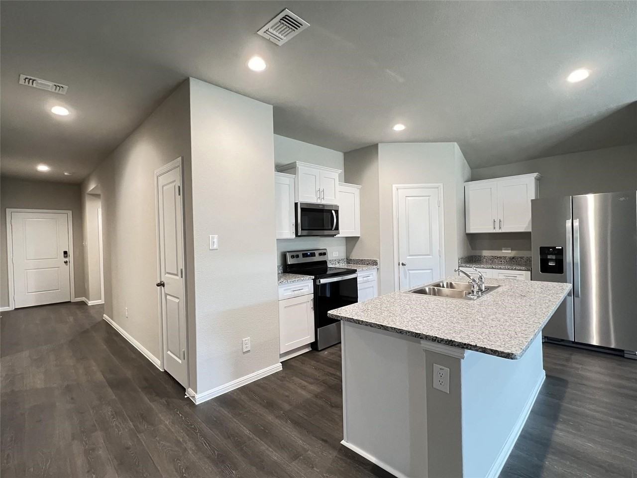 1416 Dillard Creek Dr - Photo 3 of 22