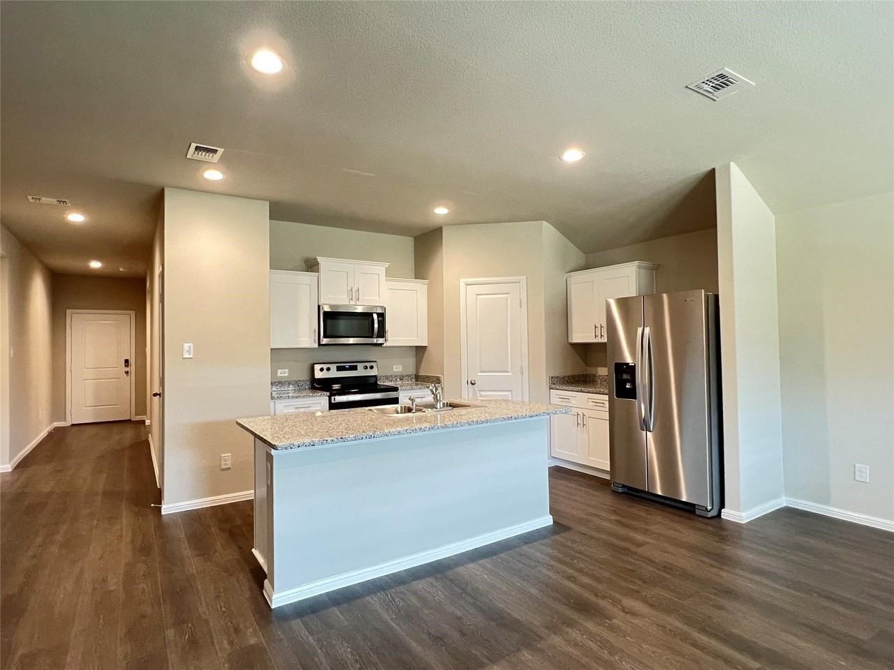 1416 Dillard Creek Dr - Photo 4 of 22