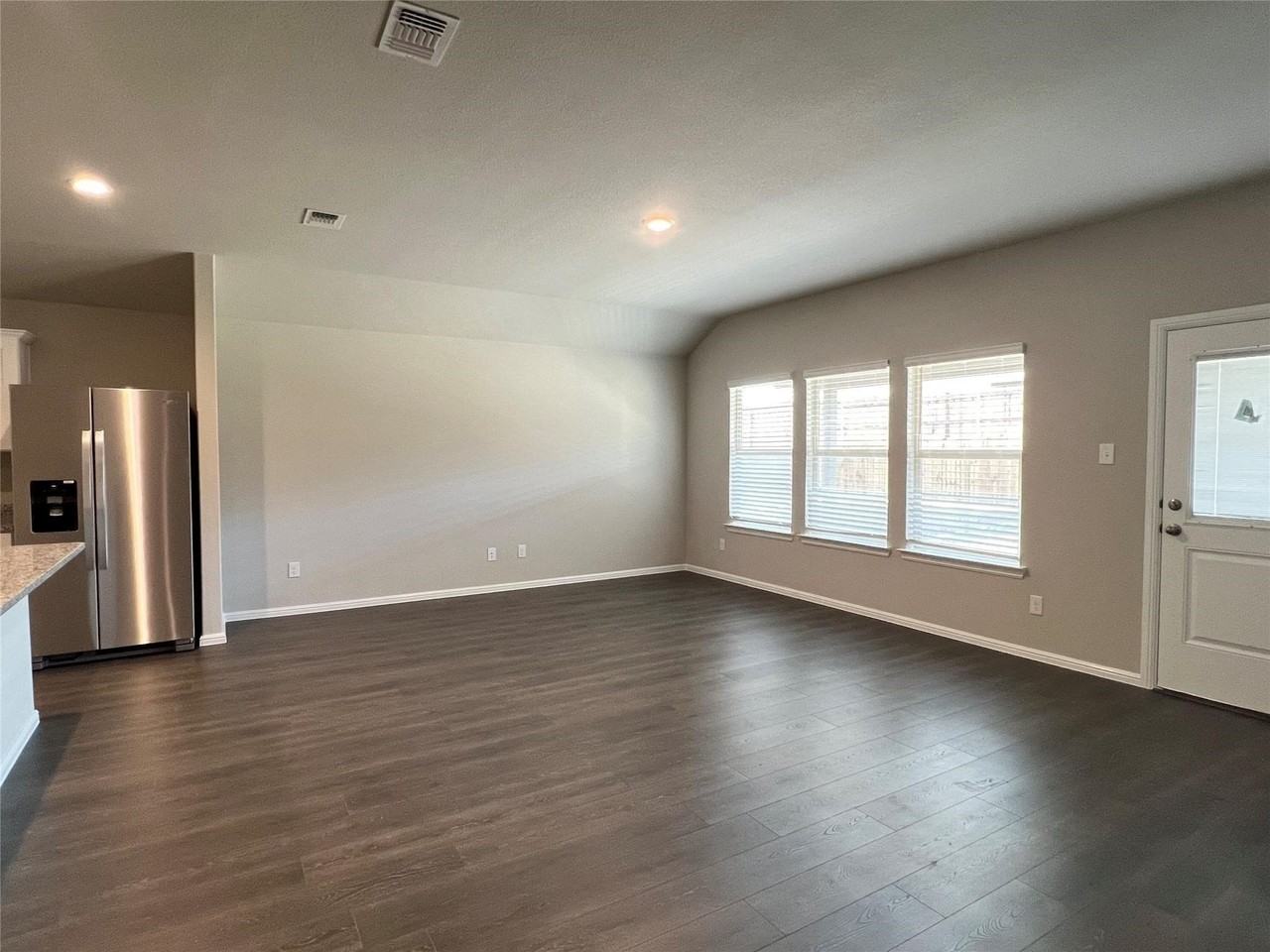 1416 Dillard Creek Dr - Photo 6 of 22