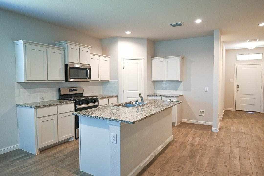 121 Hollytree Ln - Photo 3 of 13