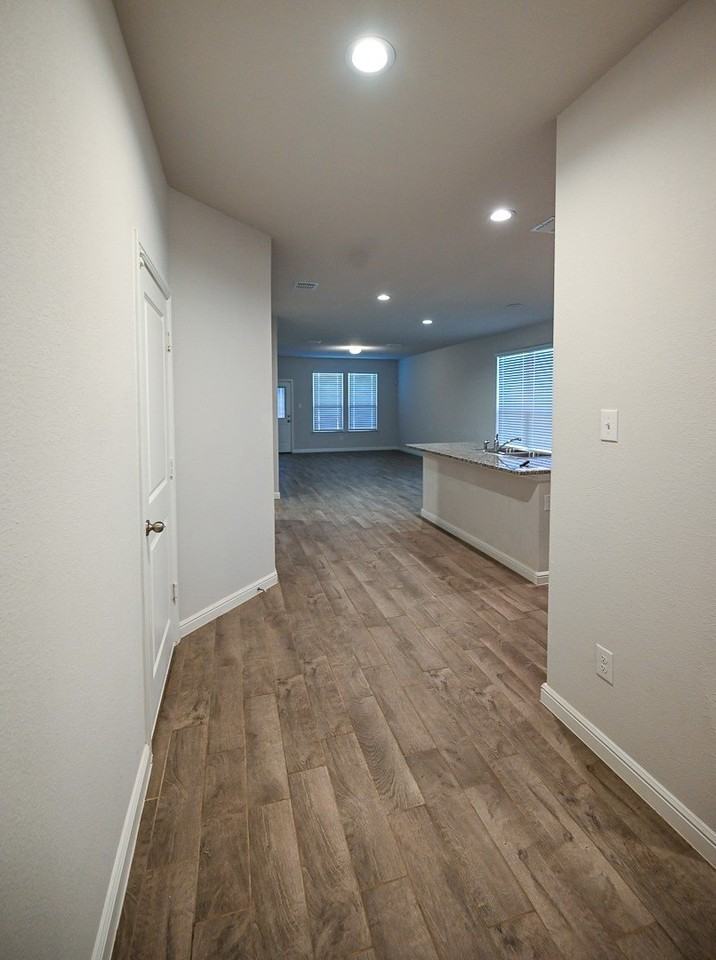 121 Hollytree Ln - Photo 4 of 13