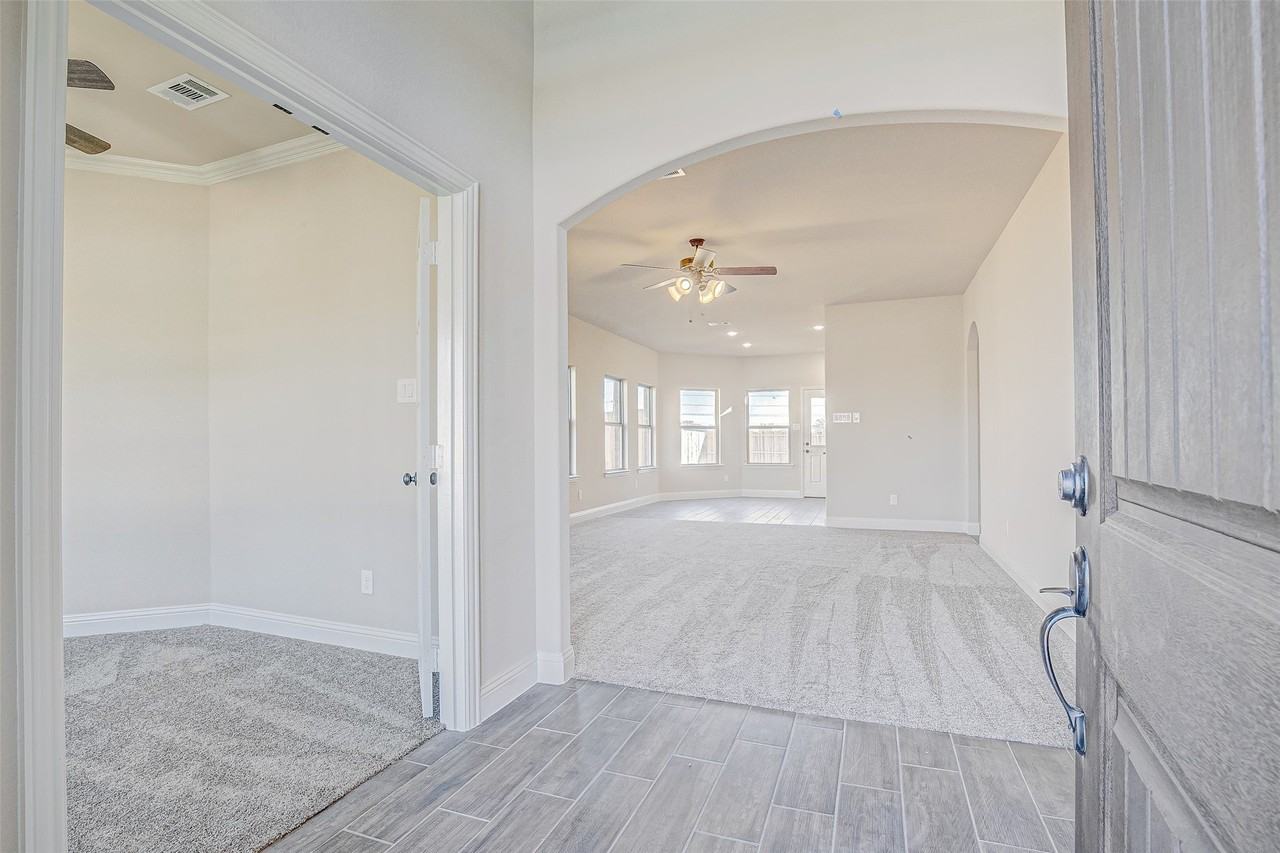 7819 Cypress Dr - Photo 2 of 31