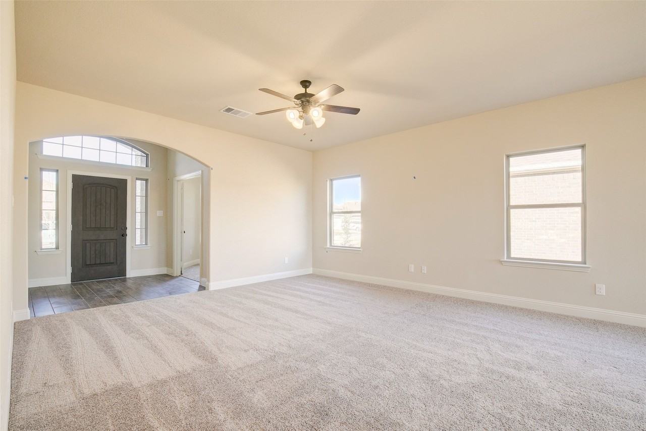 7819 Cypress Dr - Photo 7 of 31