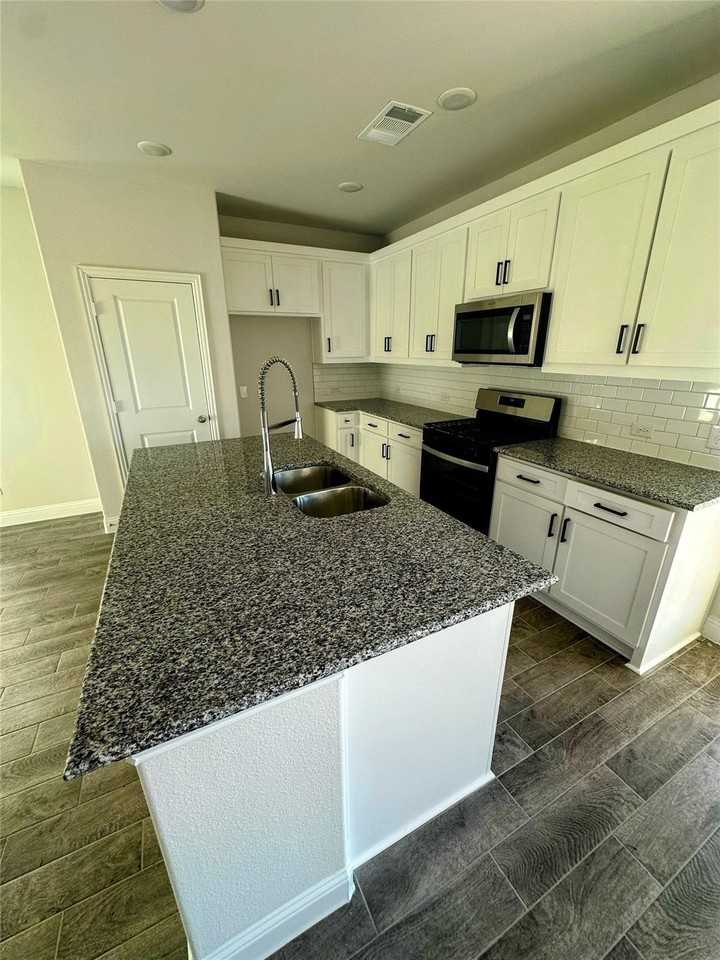 3120 Lucia Way - Photo 3 of 25