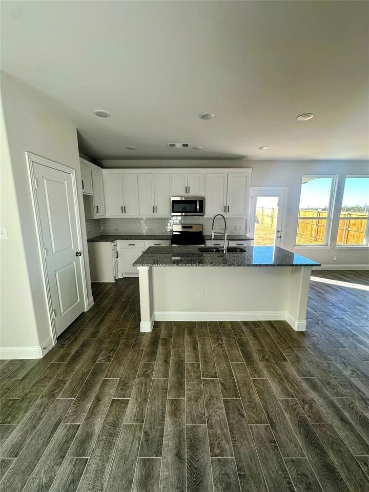 3120 Lucia Way - Photo 4 of 25