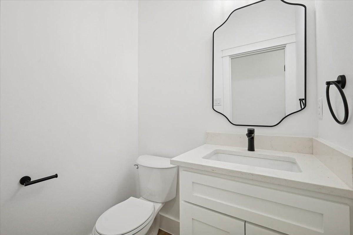 3058 Hardy St - Photo 5 of 33