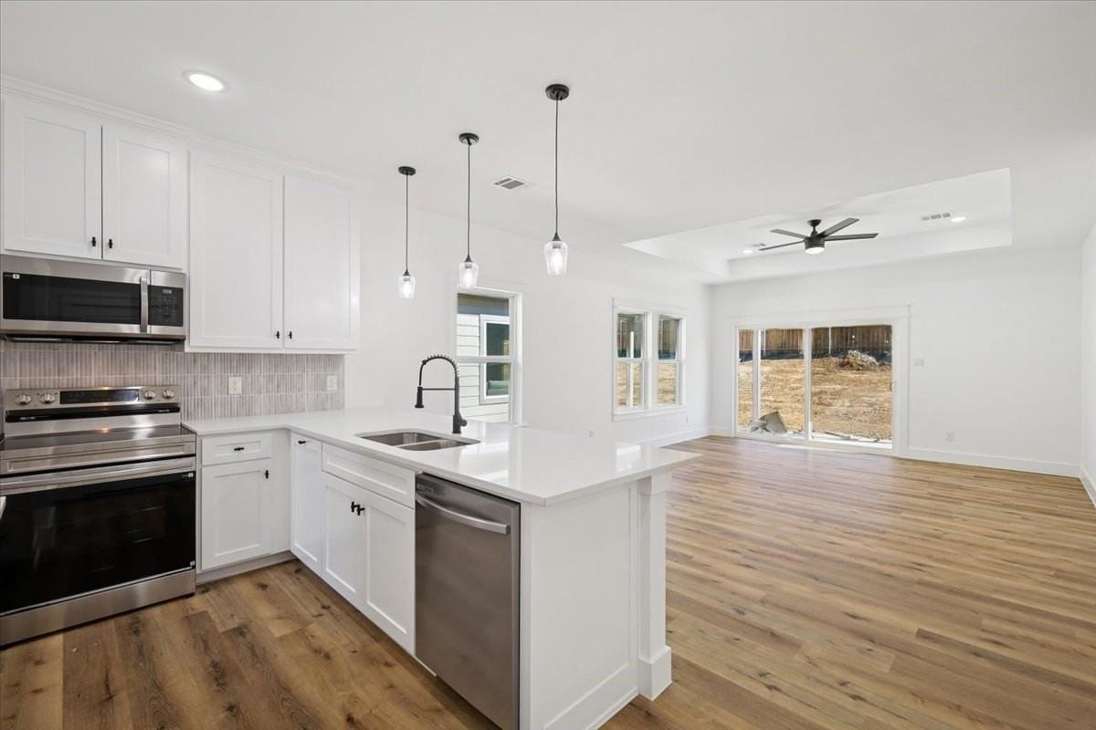 3058 Hardy St - Photo 6 of 33