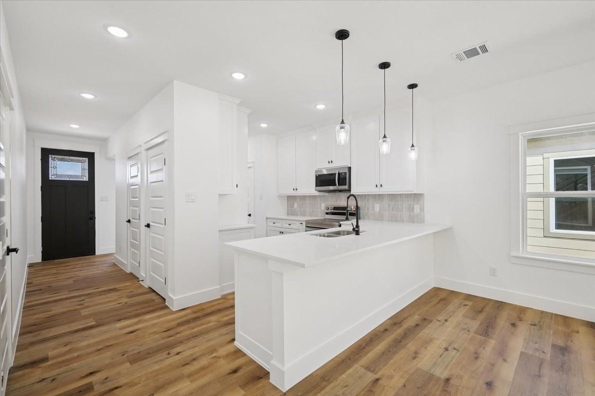 3058 Hardy St - Photo 7 of 33