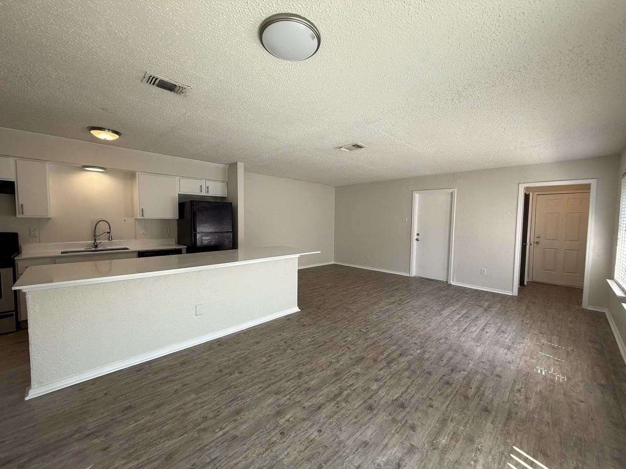 9016 Greenmound Ave - Photo 5 of 17