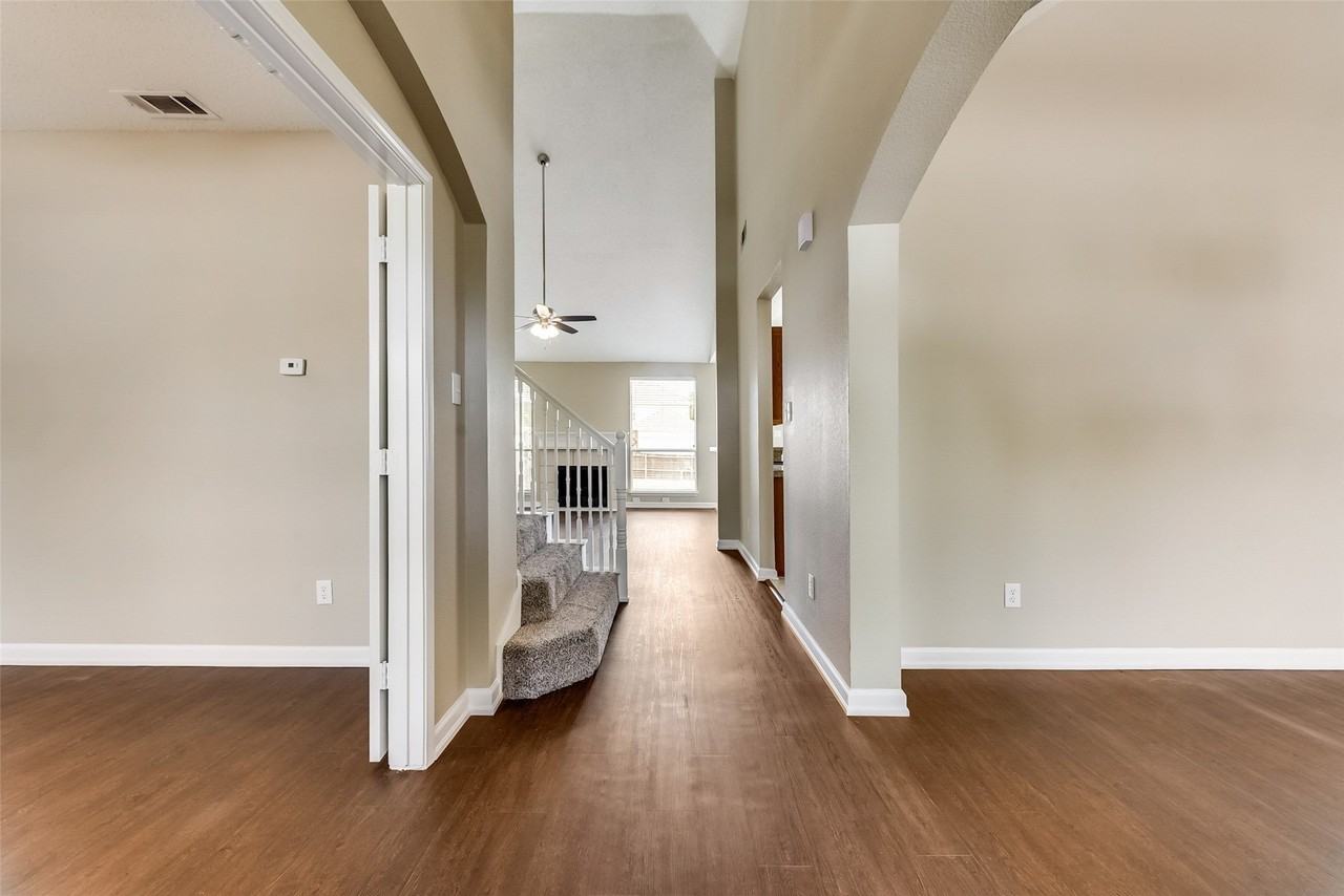7909 Kristina Dr - Photo 4 of 30