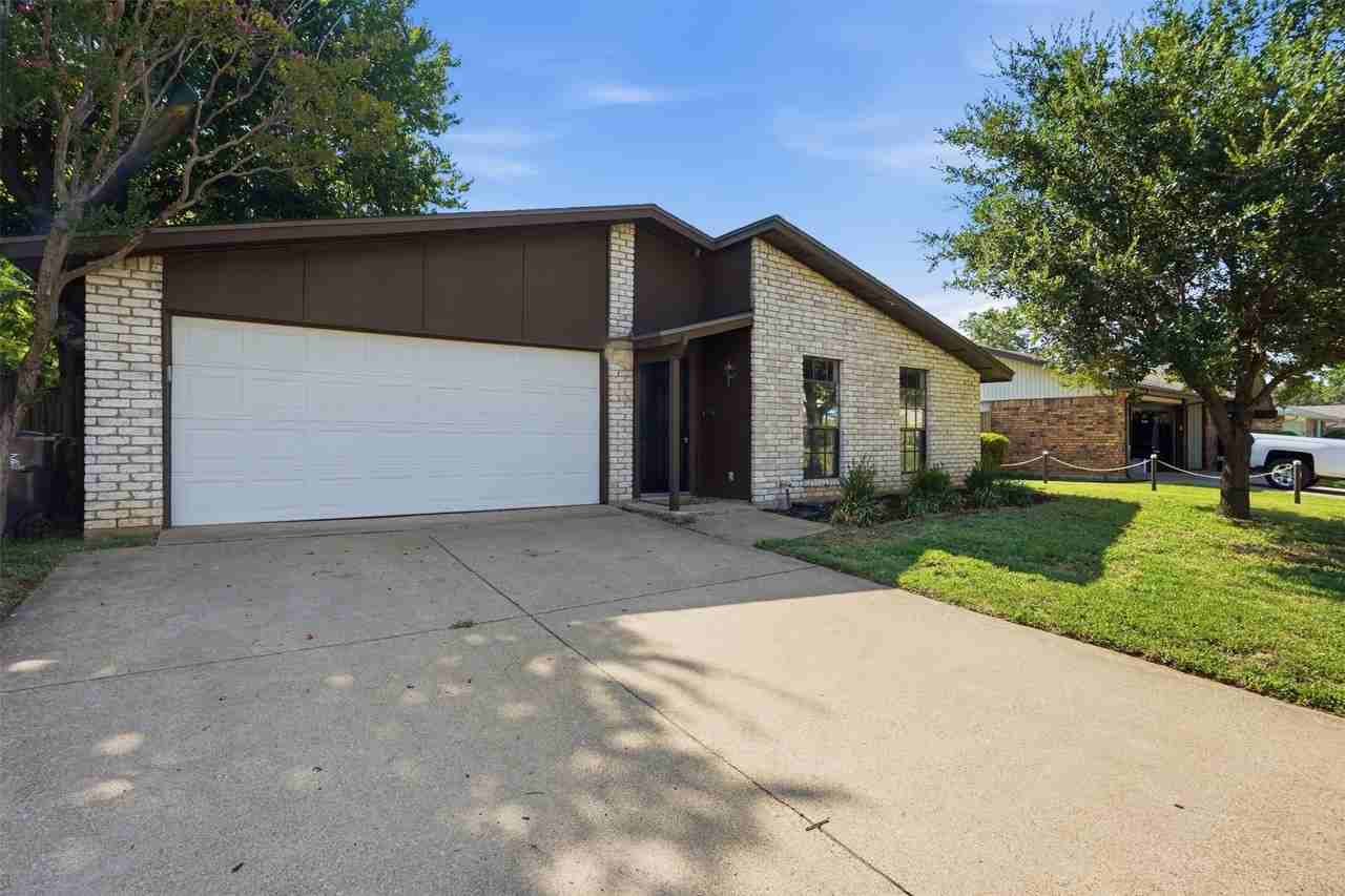2711 Treeview Dr - Photo 3 of 23