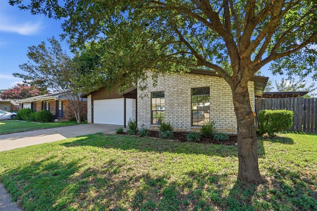 2711 Treeview Dr - Photo 4 of 23