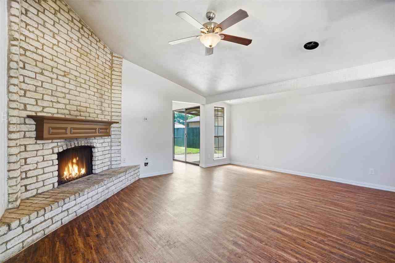 2711 Treeview Dr - Photo 7 of 23