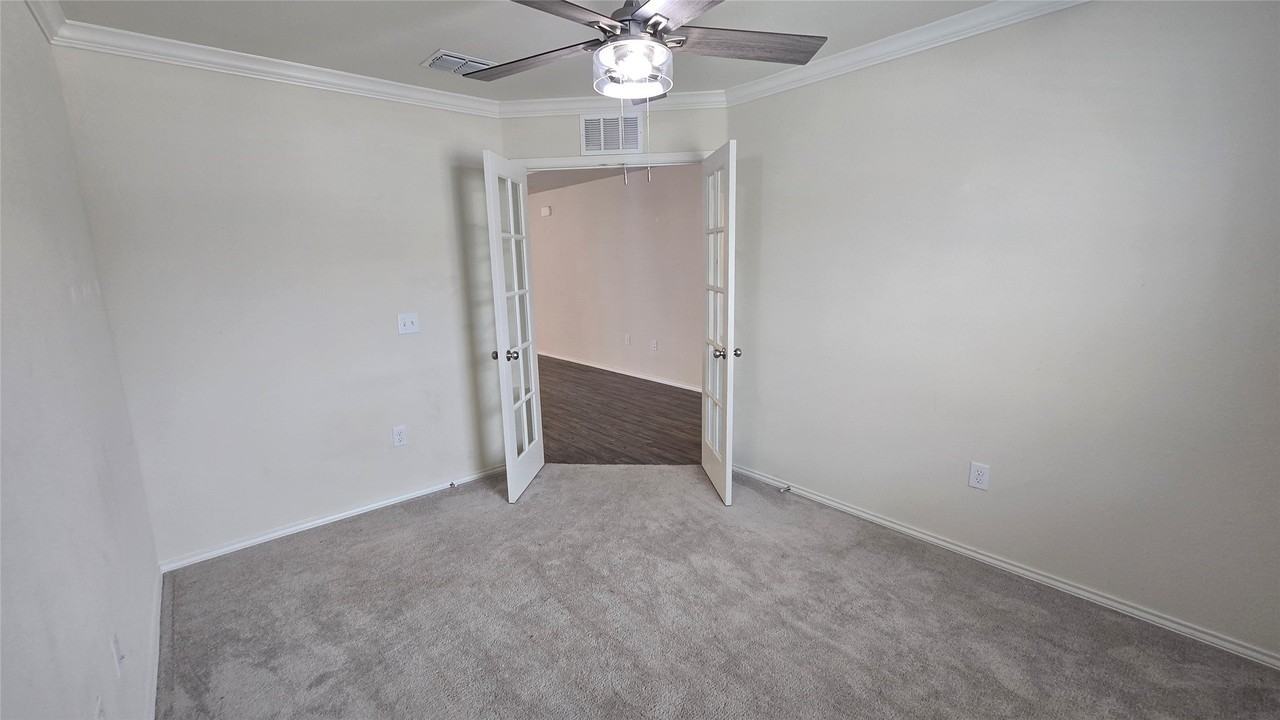 1121 Waggoner Dr - Photo 7 of 32