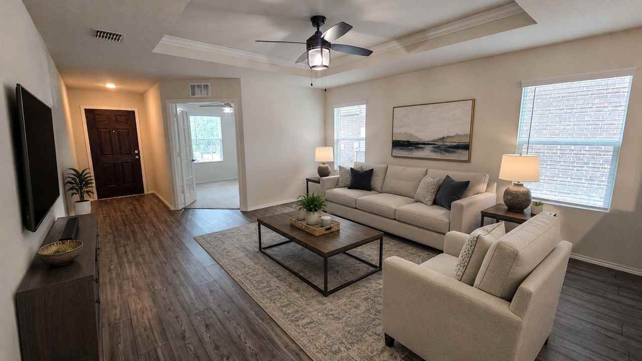 1121 Waggoner Dr - Photo 2 of 32