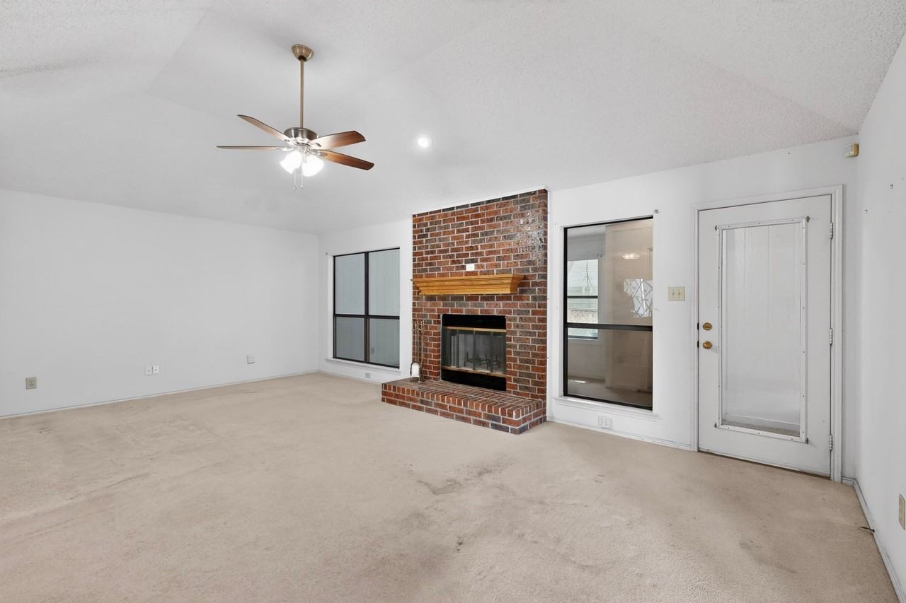 7517 Crosstimbers Ln - Photo 3 of 30