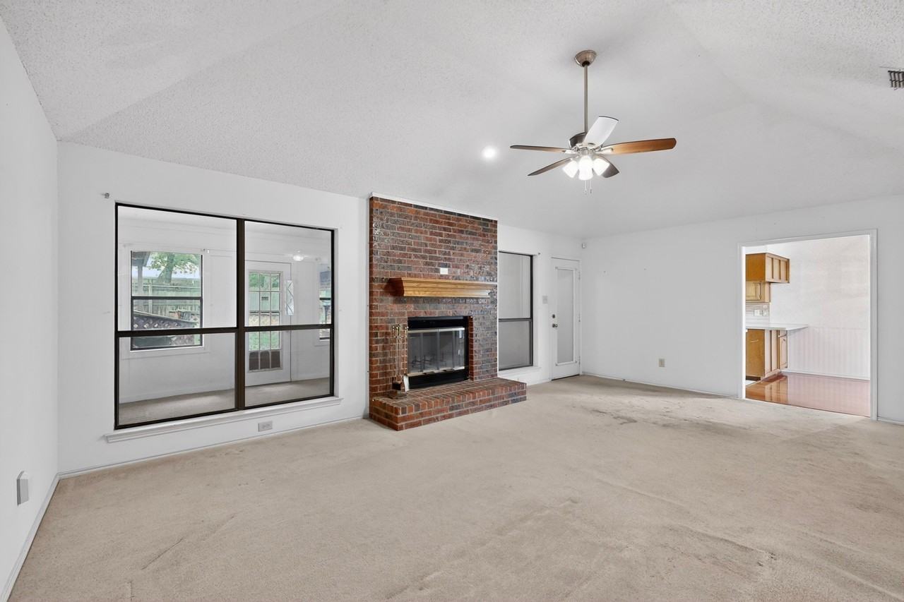 7517 Crosstimbers Ln - Photo 4 of 30