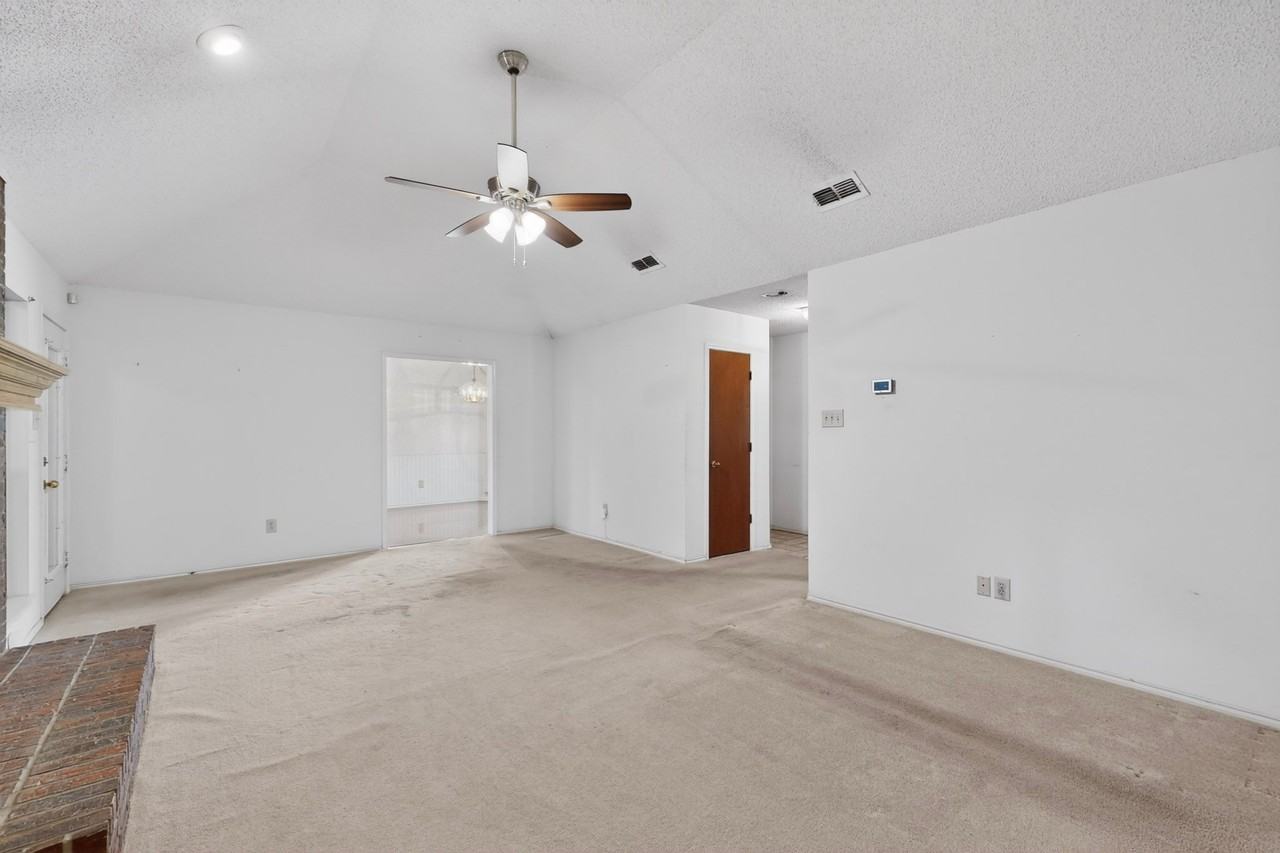 7517 Crosstimbers Ln - Photo 5 of 30