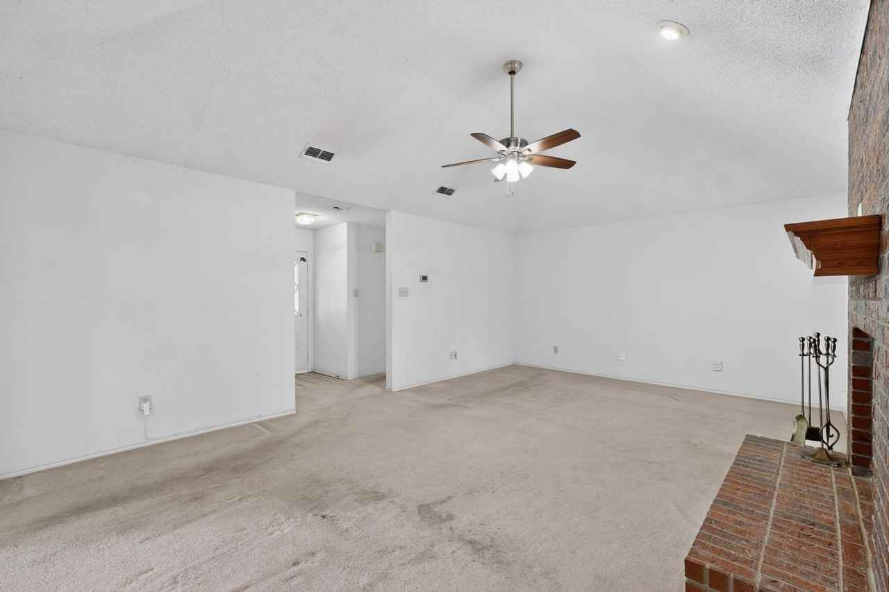 7517 Crosstimbers Ln - Photo 6 of 30