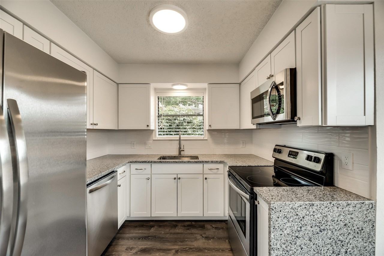 2110 Mistletoe Ave - Photo 7 of 14