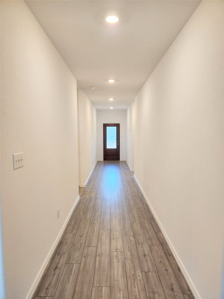 1202 Smoketree Ln - Photo 3 of 28