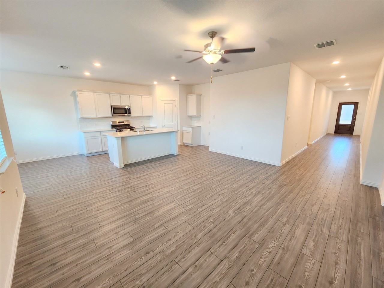 1202 Smoketree Ln - Photo 4 of 28