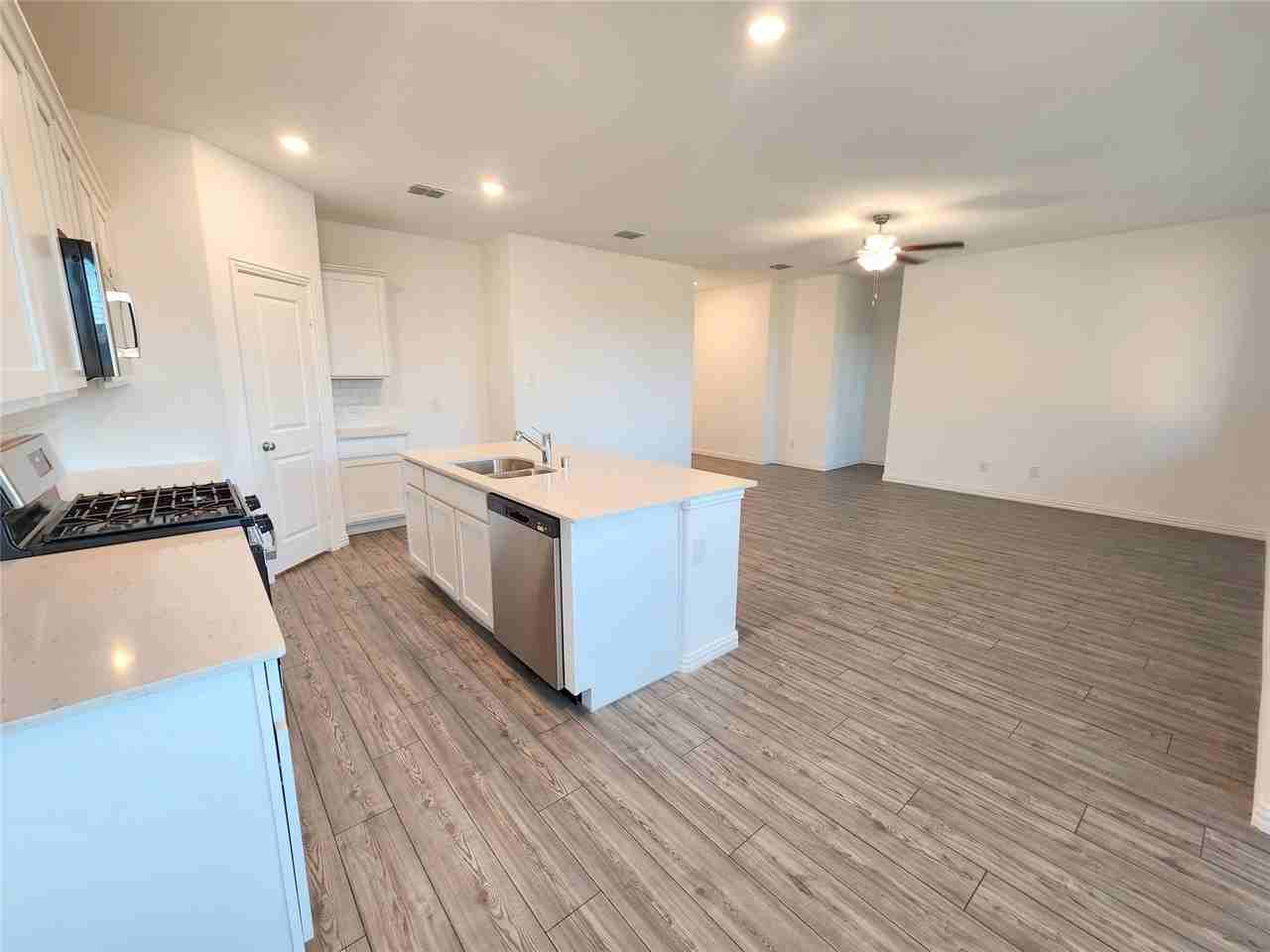 1202 Smoketree Ln - Photo 6 of 28