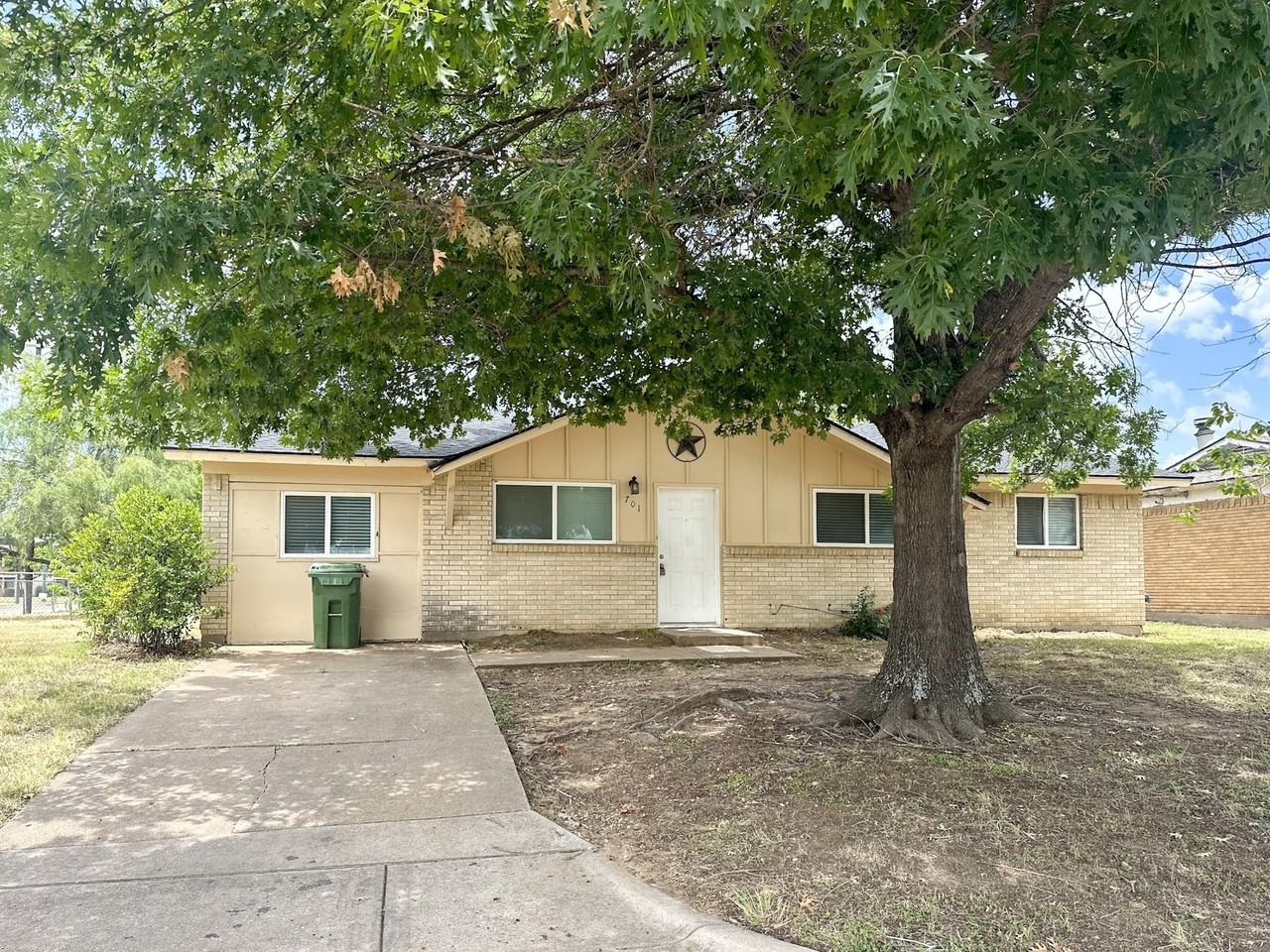 701 Tanglewood Dr