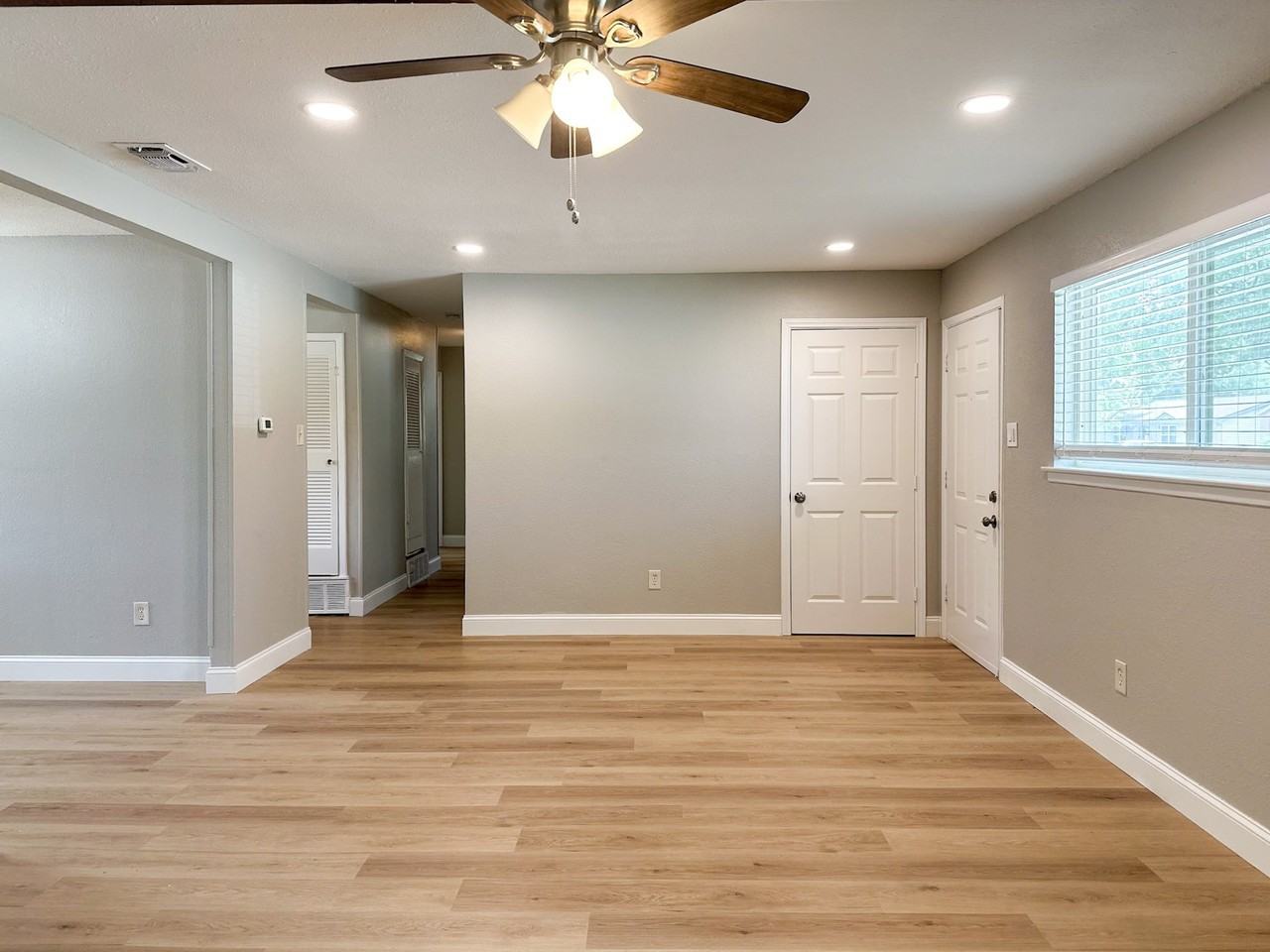 701 Tanglewood Dr - Photo 4 of 24