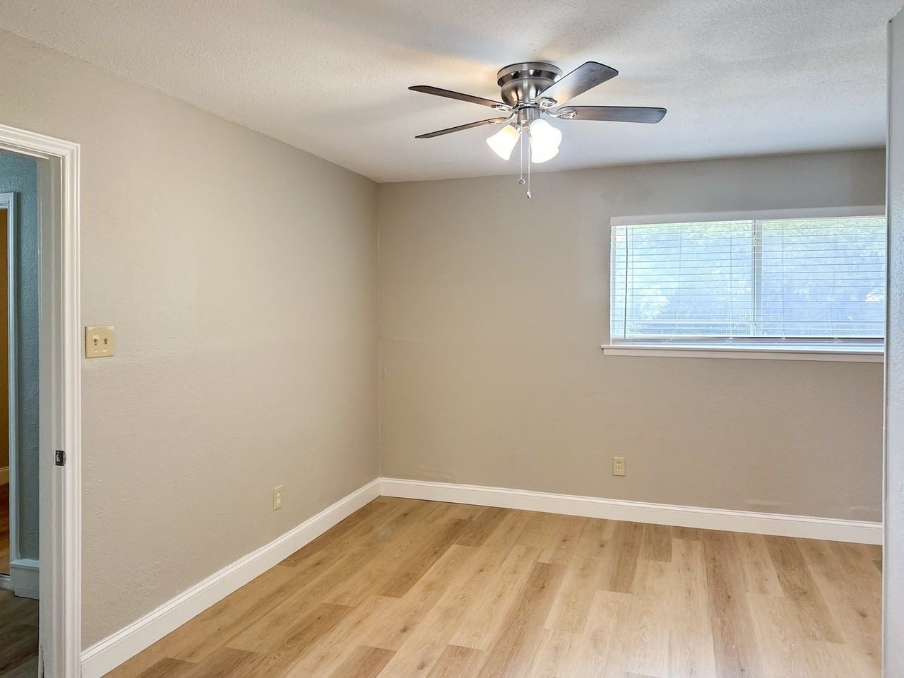 701 Tanglewood Dr - Photo 6 of 24