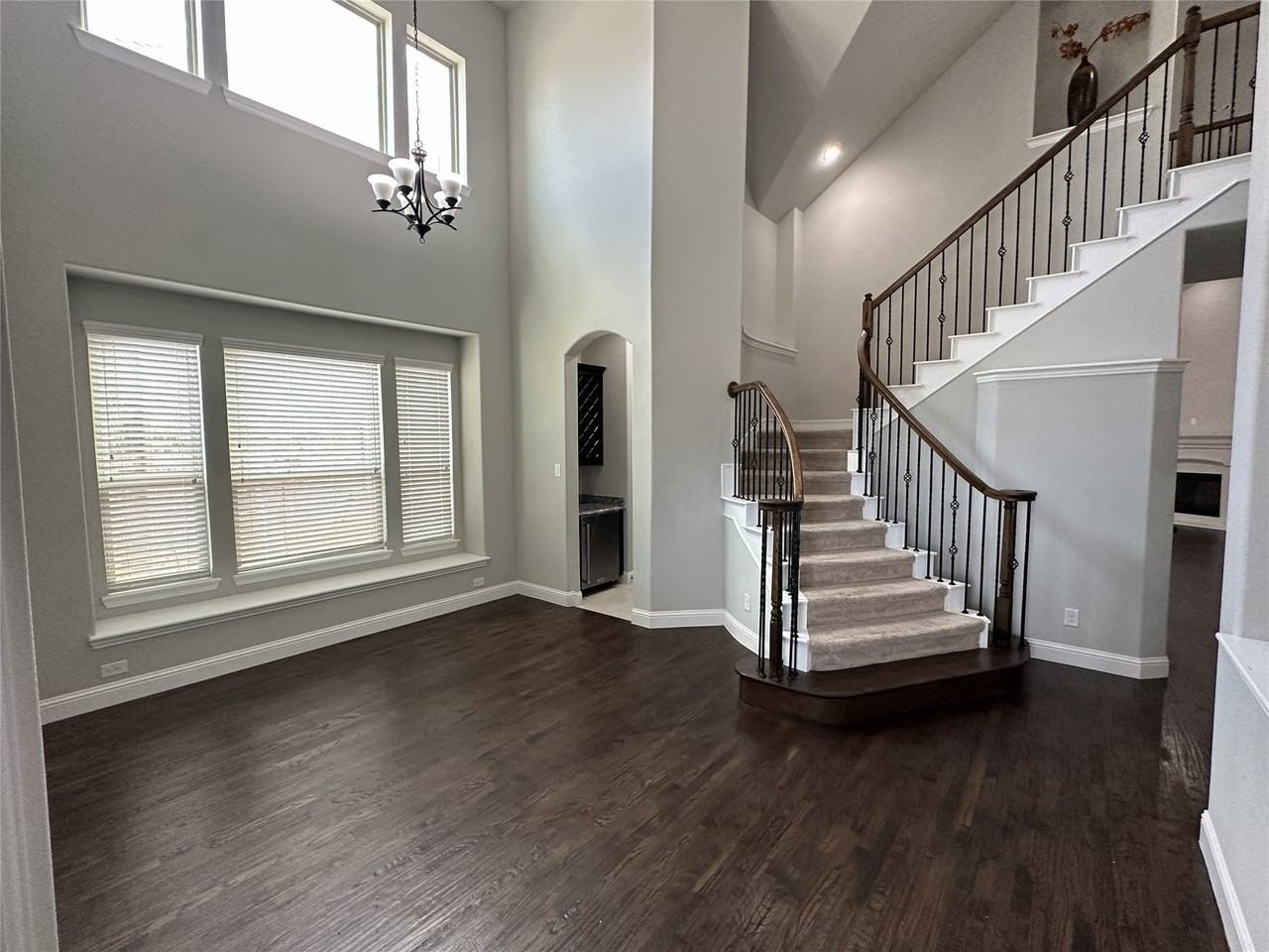 1704 Monahan Dr - Photo 4 of 17