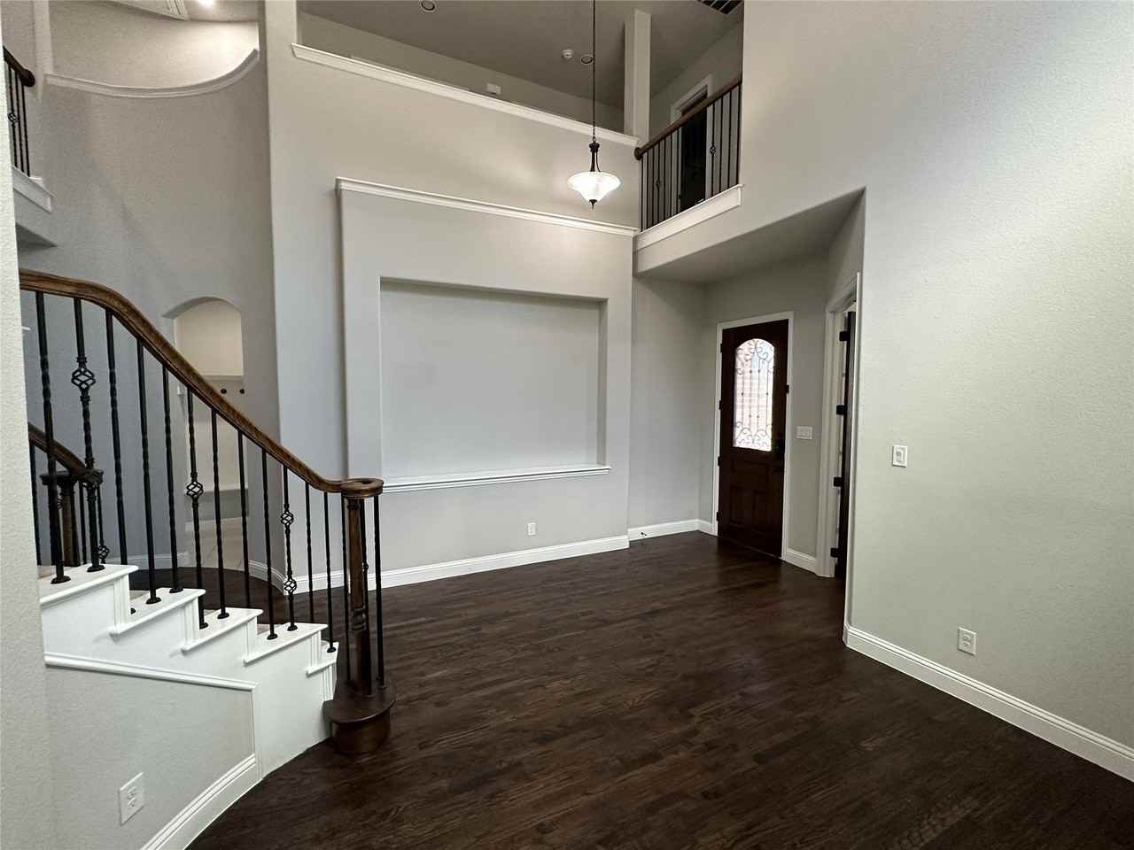 1704 Monahan Dr - Photo 5 of 17