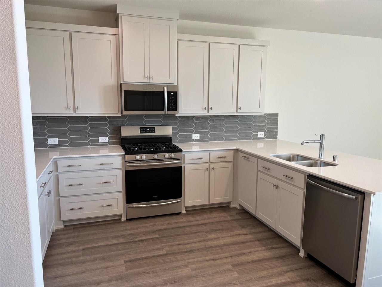 13024 Teton St - Photo 4 of 25