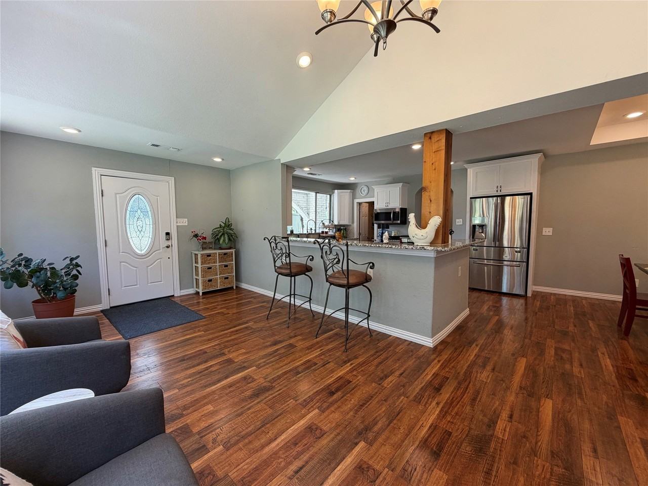 7024 Red Bud Ln - Photo 5 of 26