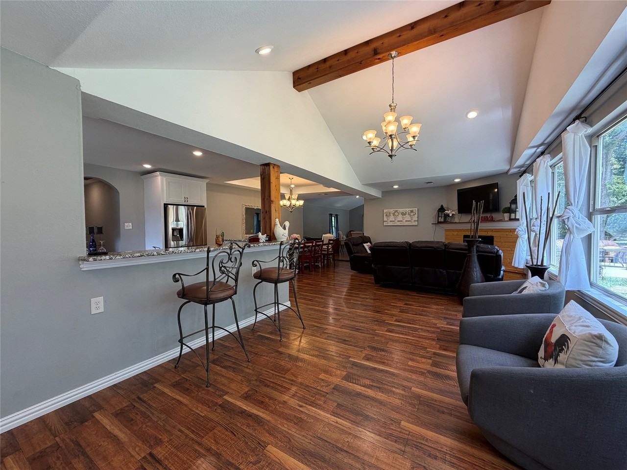 7024 Red Bud Ln - Photo 6 of 26