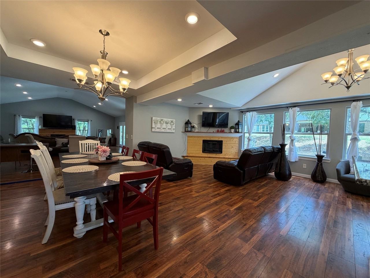 7024 Red Bud Ln - Photo 7 of 26