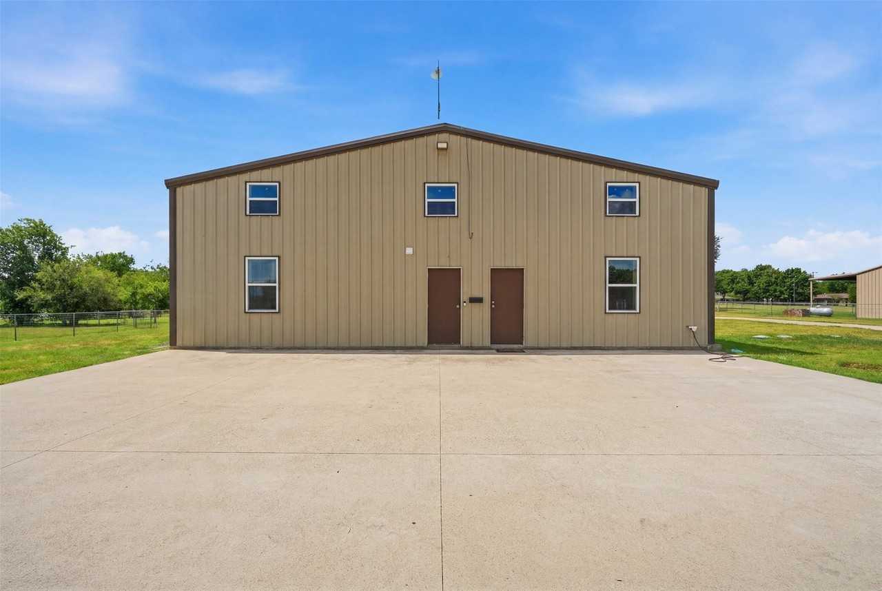 103 W Cleburne Rd #2