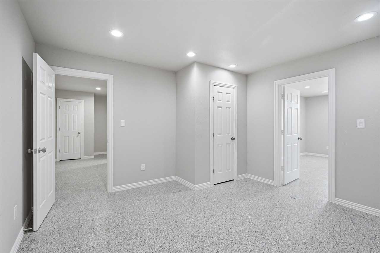 103 W Cleburne Rd #2 - Photo 7 of 14