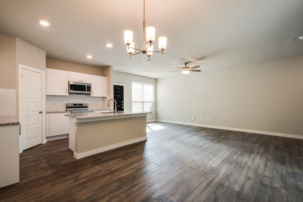 629 Wheatfield Dr - Photo 4 of 12
