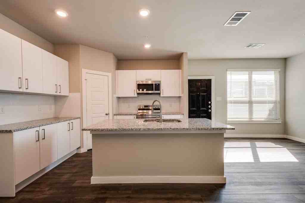 629 Wheatfield Dr - Photo 5 of 12