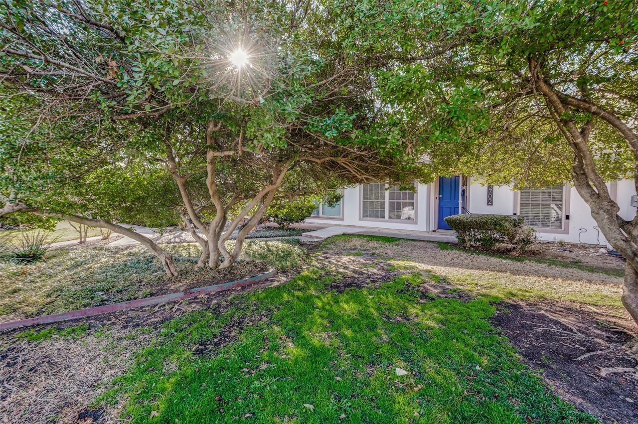 13702 Flagstone Ln - Photo 2 of 26
