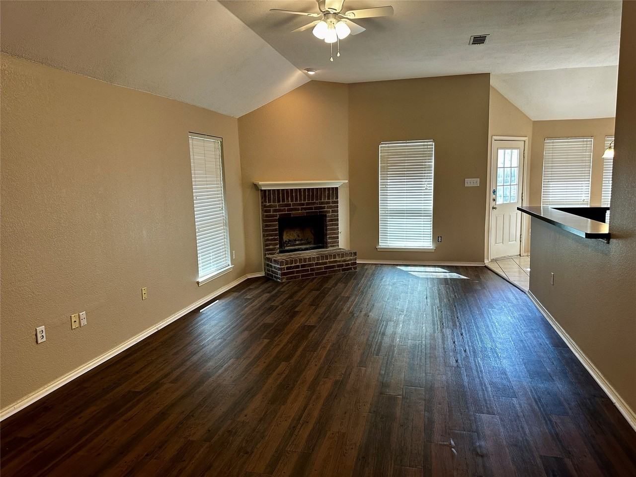 912 Alpine St - Photo 3 of 19