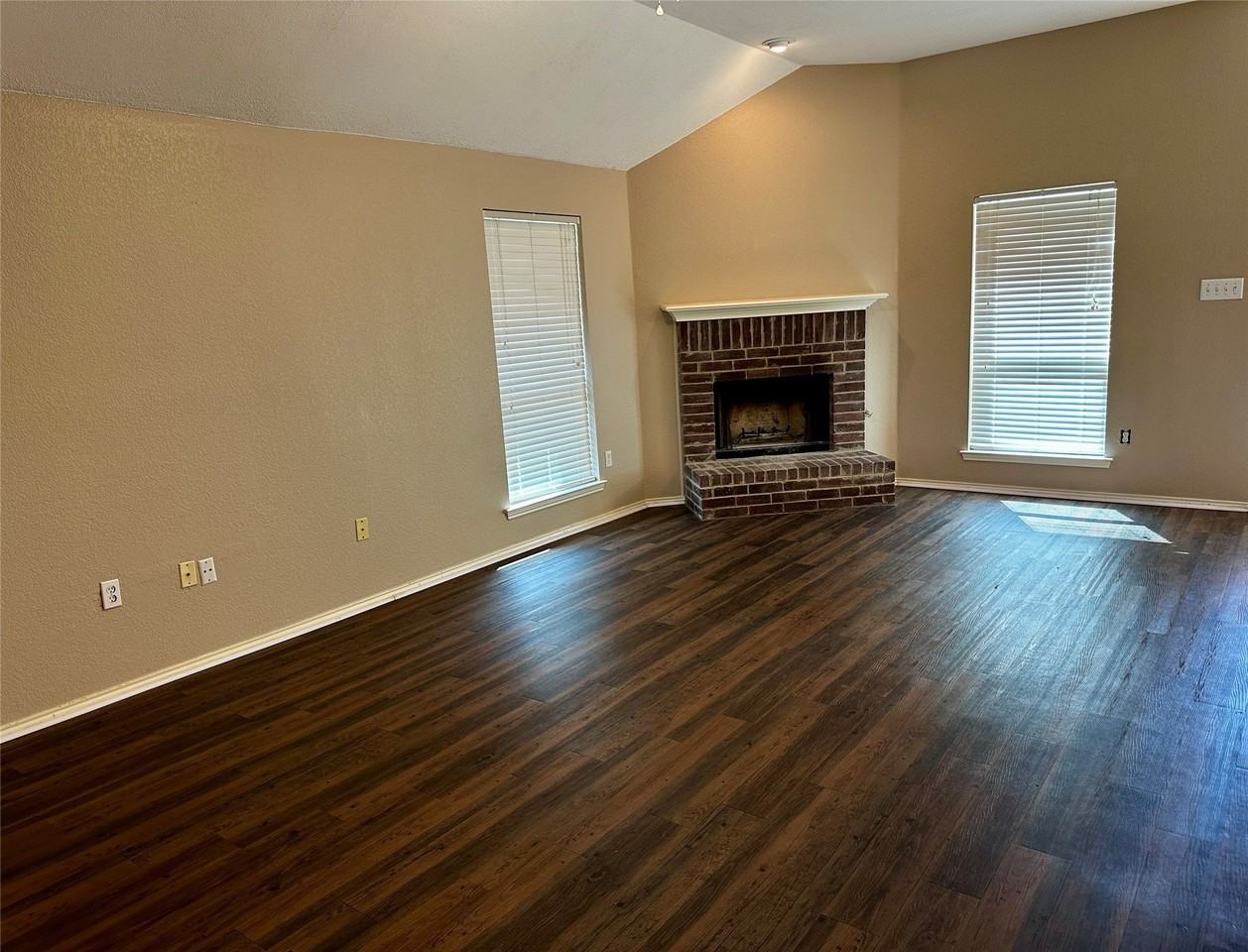 912 Alpine St - Photo 5 of 19