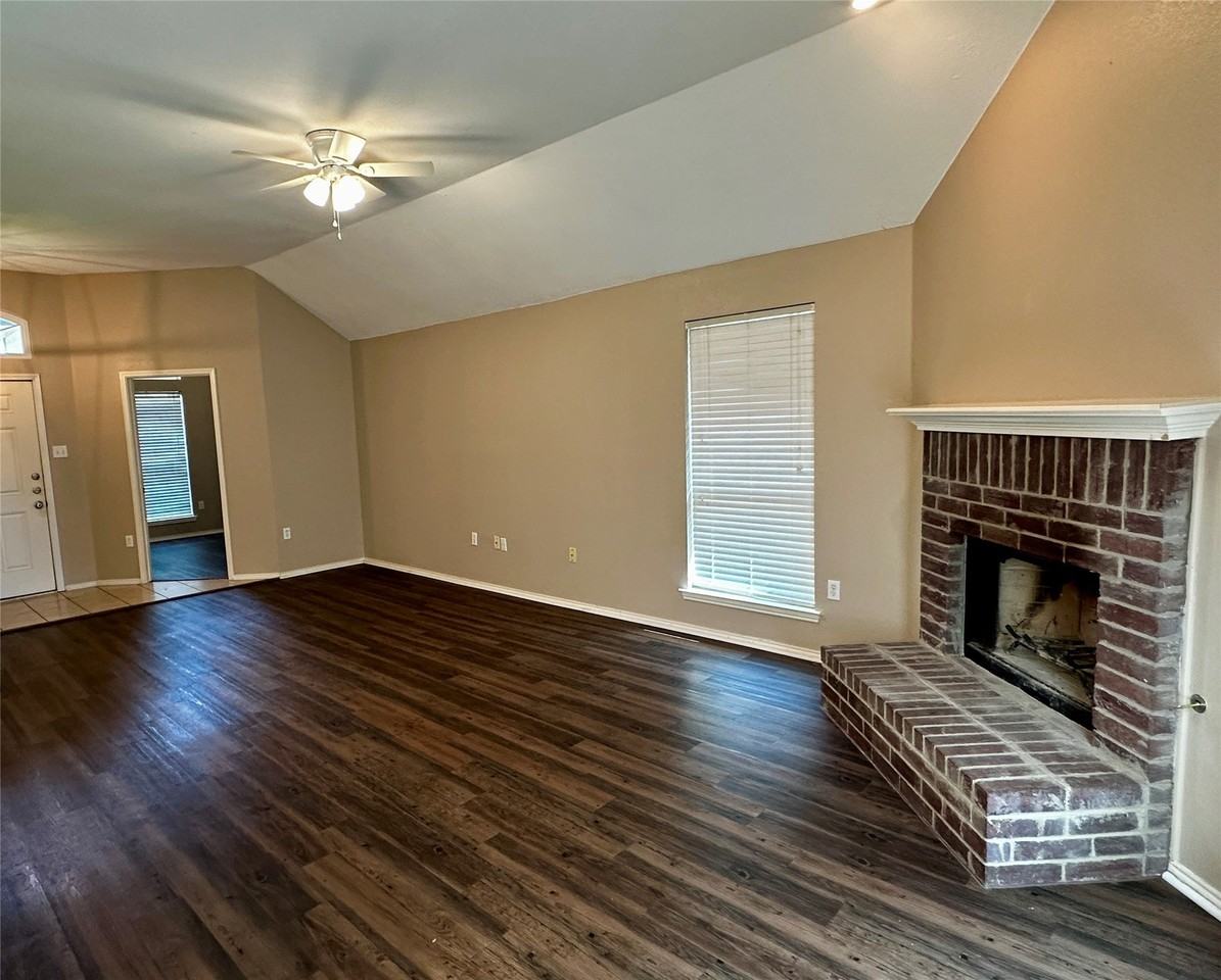 912 Alpine St - Photo 6 of 19