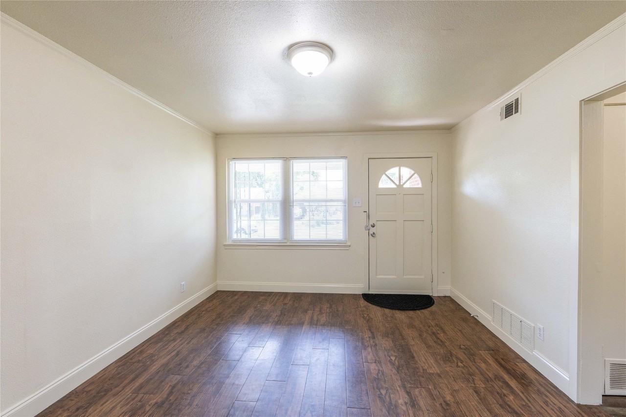 2627 Tealford Dr - Photo 3 of 22