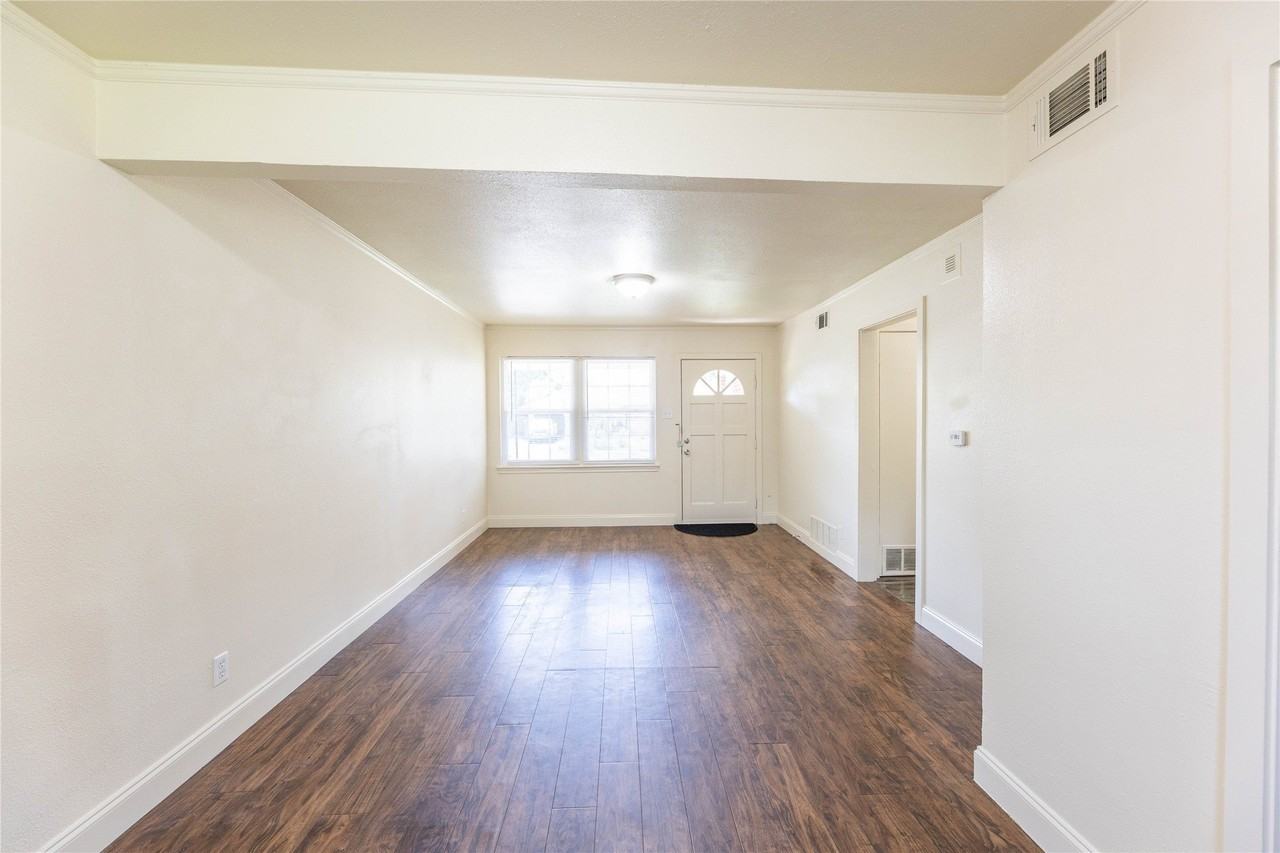 2627 Tealford Dr - Photo 4 of 22