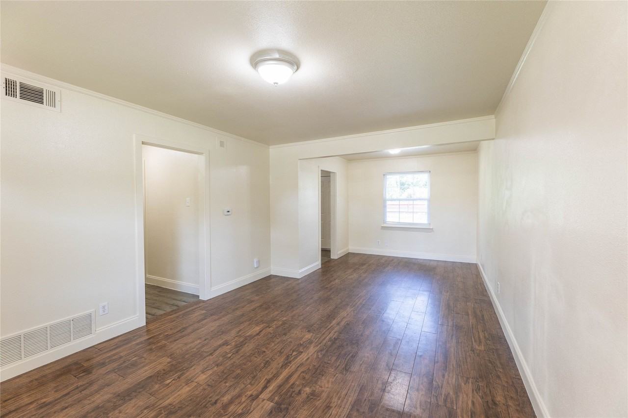 2627 Tealford Dr - Photo 5 of 22